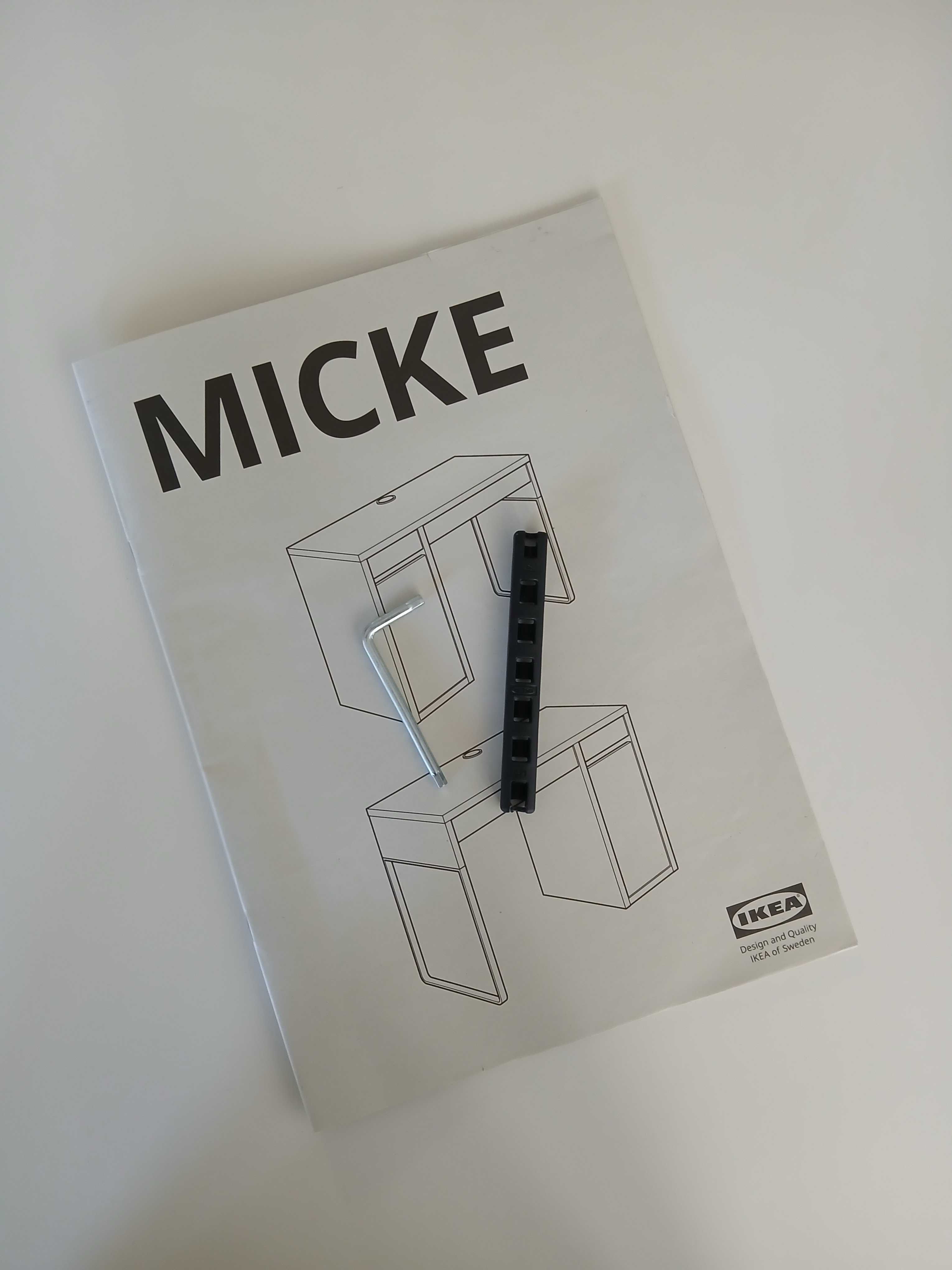 Secretária IKEA modelo "MICKE"