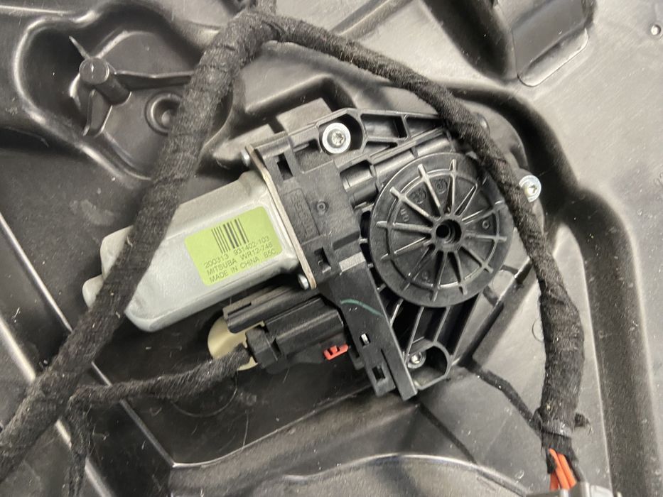 Dodge durango czesci drzwi prawy tyl