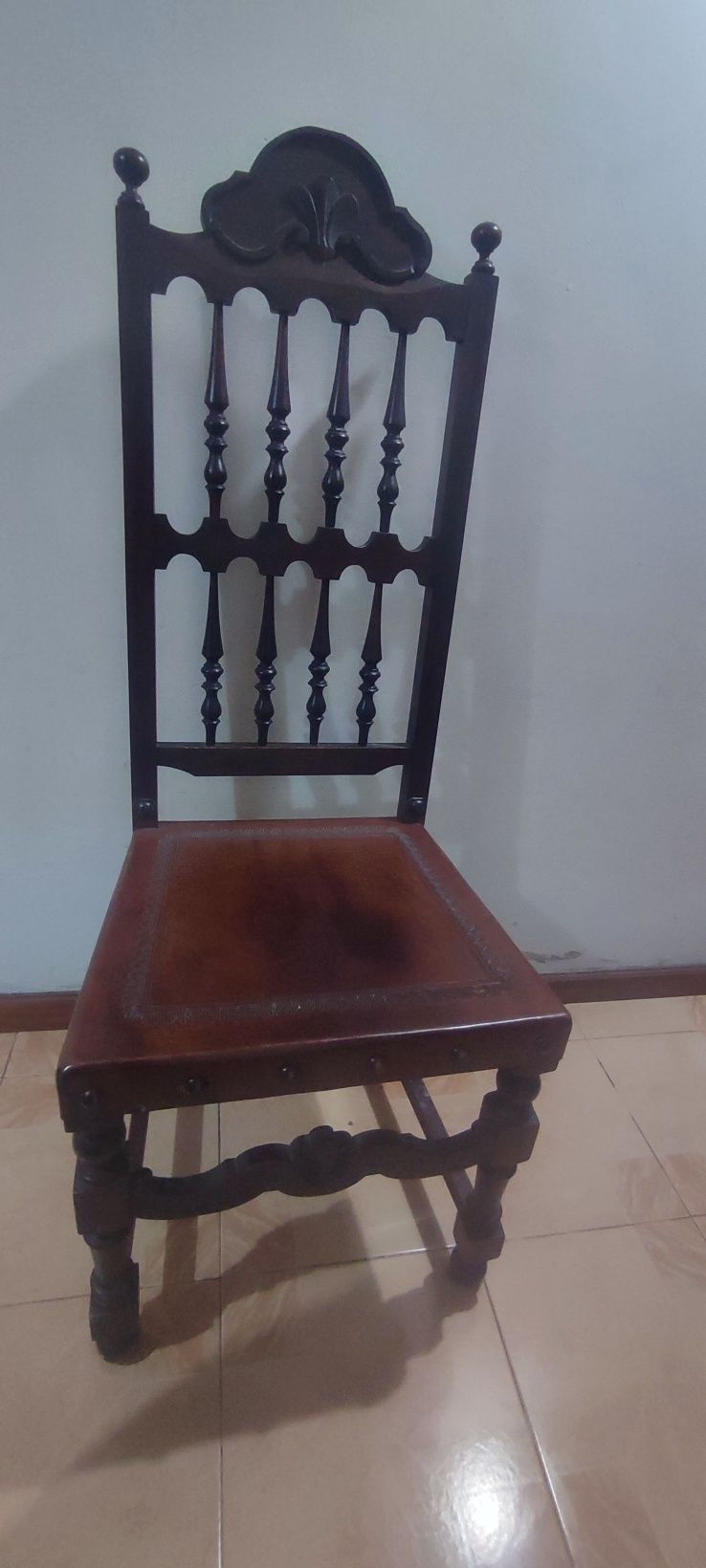 Mesa de sala de jantar + 6 cadeira em couro