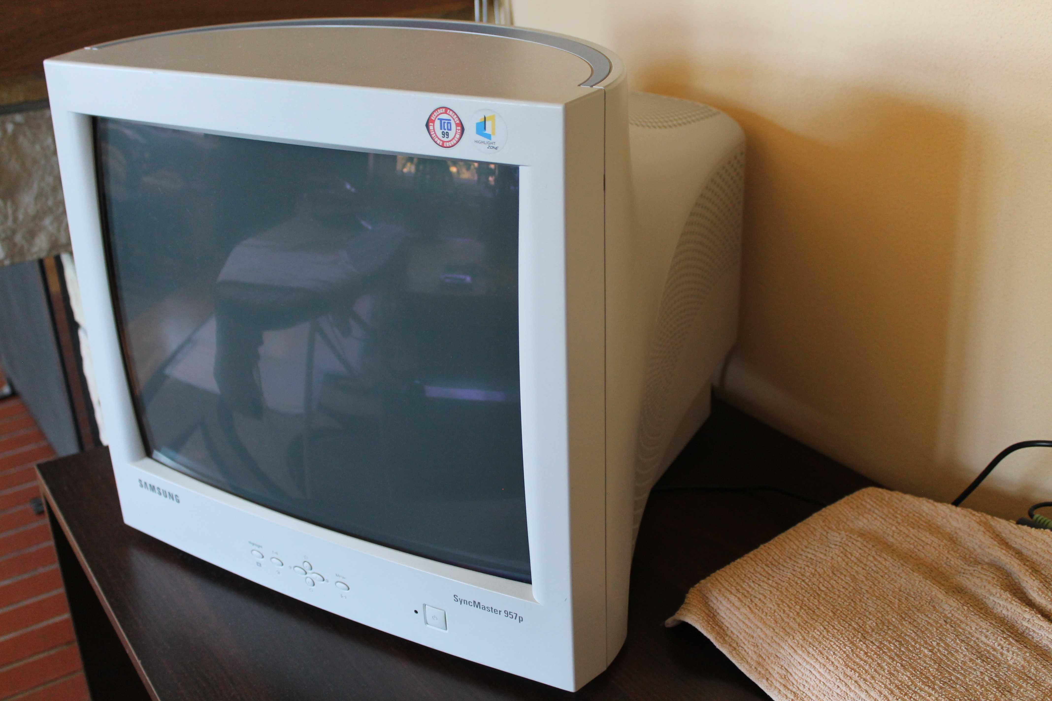 Monitor kineskopowy crt 19" SAMSUNG SyncMaster 957p