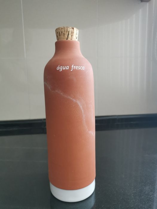 Garrafa de barro “água fresca”