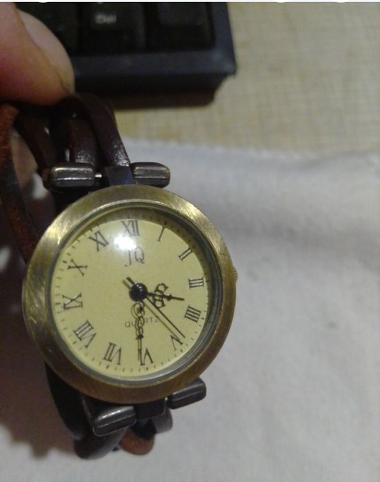 Женские кварцевые часы