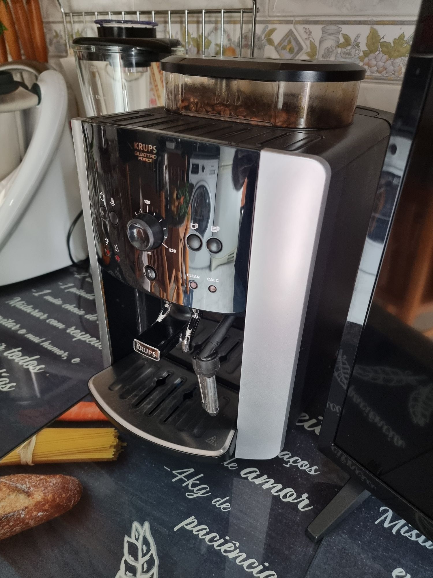 Máquina de café Krups.
