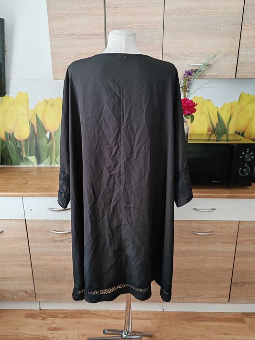 Czarna lekka ciekawa sukienka z koronką rozmiar ok 48/50 poliester