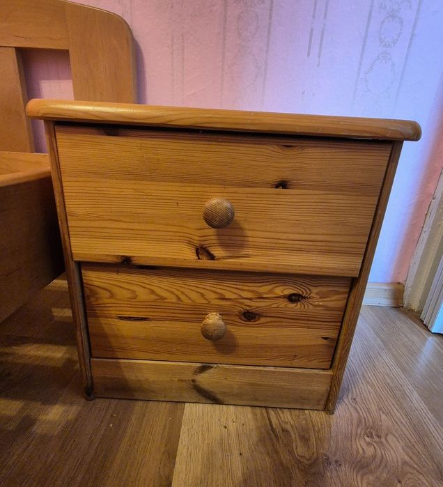 Szafka nocna drewniana – 2 sztuki, 40 zł/szt.