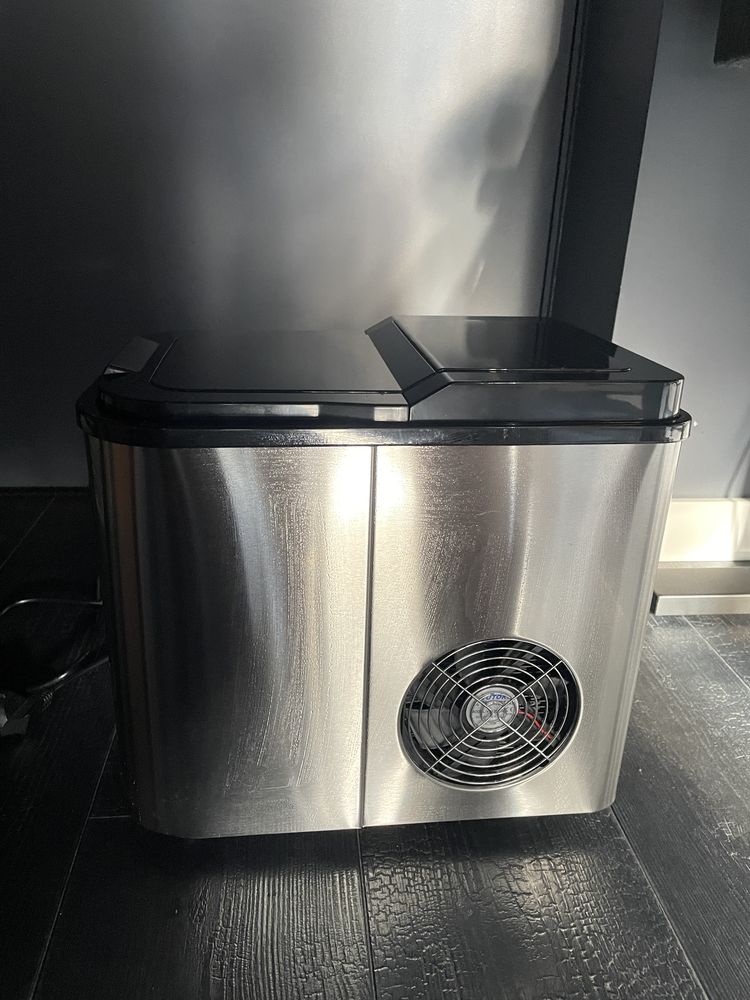 Kostkarka do lodu GÖTZE & JENSEN IM701X Inox Pojemnik 2.2 L