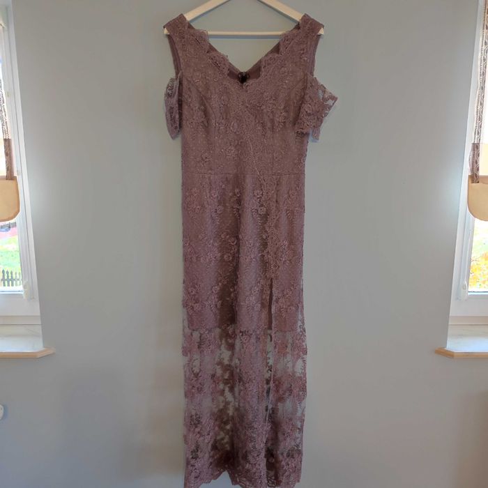 Sukienka wieczorowa z koronki