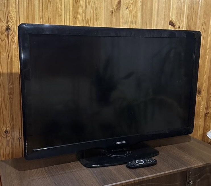 Телевізор 32 дюйми PHILIPS філіпс