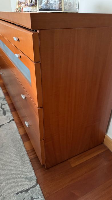 Vendo cómoda + 2 mesinhas cabeceira + camiseiro + espelho