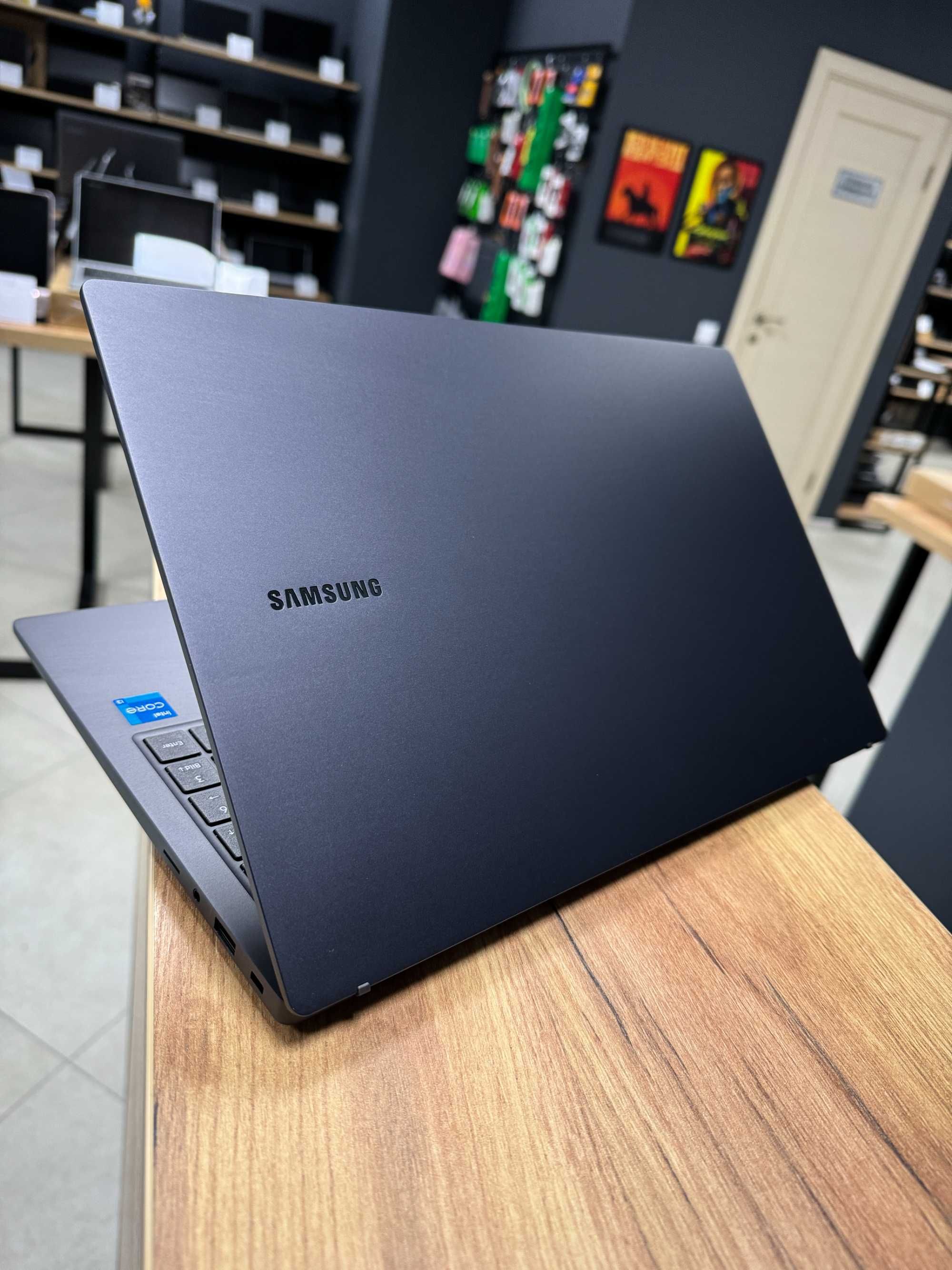 Ноутбук Samsung Galaxy Book 3  - i3 1315U 6 ядер/256 NVME/FullHD IPS