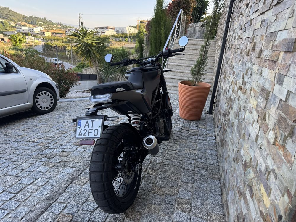 Husqvarna Svartpilen 401 Como Nova 1600km apenas