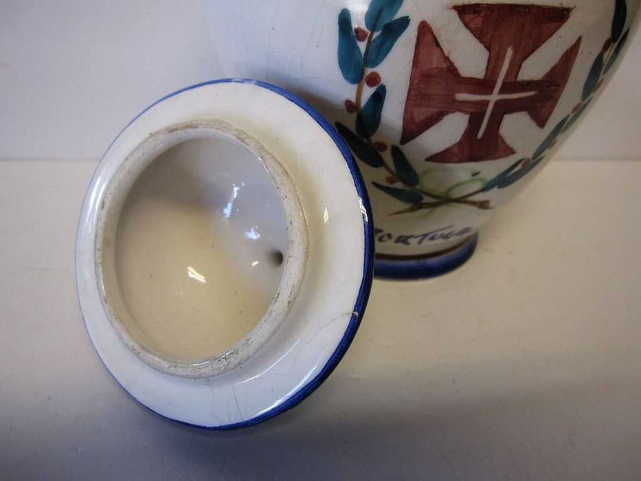 antigo pote em faiança portuguesa - motivos históricos - marcado