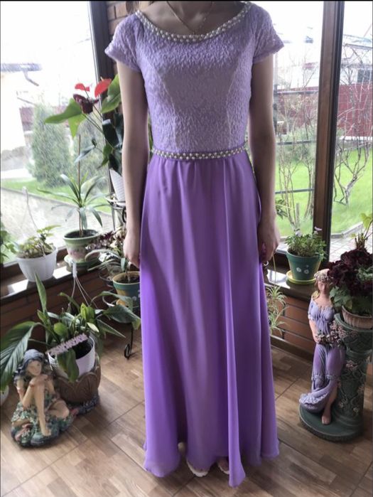 Вечірня сукня лавандового кольору