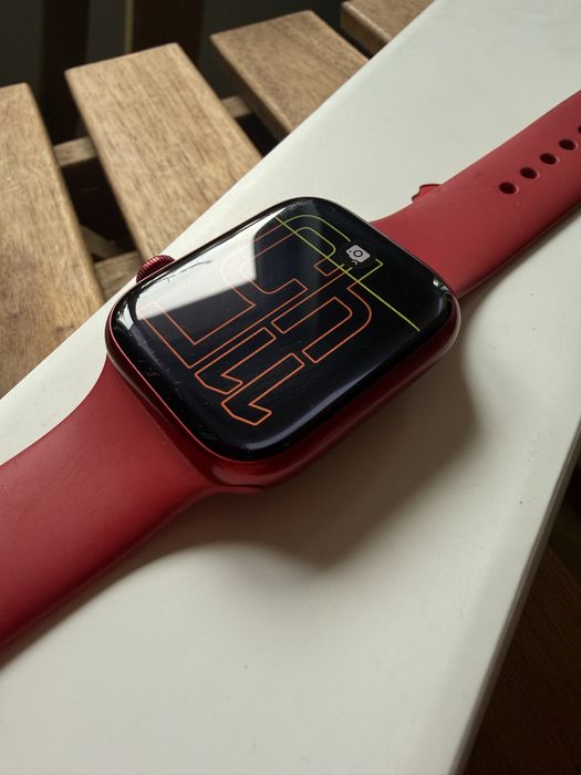 Apple Watch Series 7 45 mm red