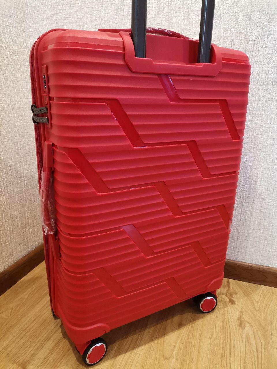 Ударостійка поліпропіленова велика валіза чемодан большой полипропилен