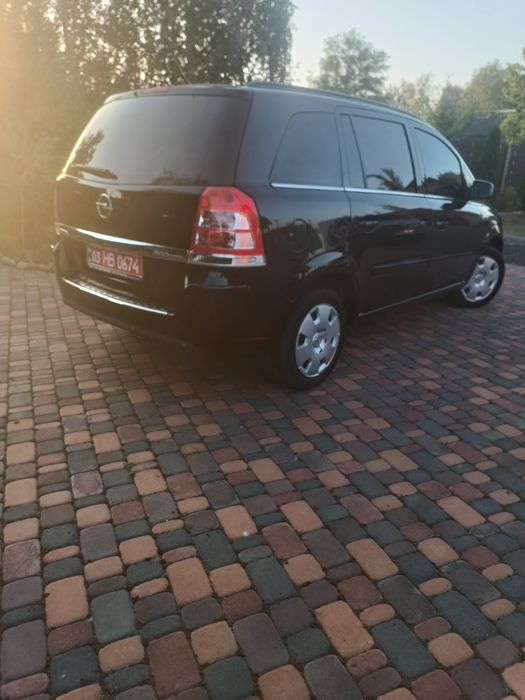 OPEL zafira b 2011r