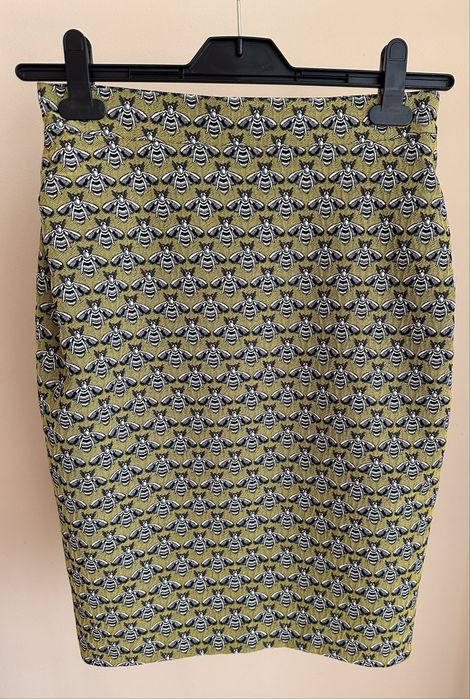 Юбка на пуговицах .