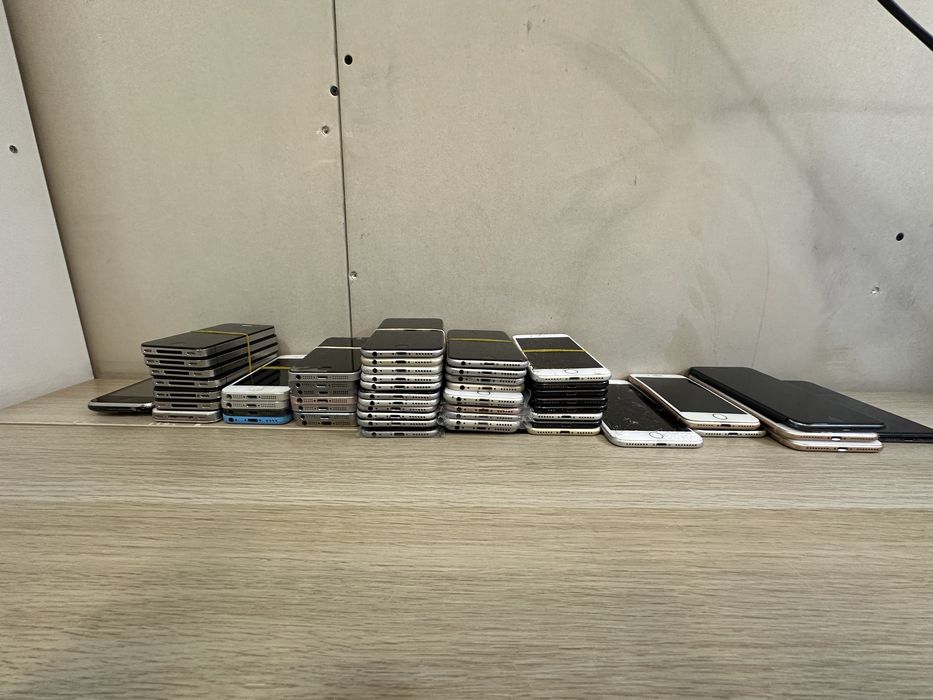 Lote 55 iPhones (Peças ou Reparação)