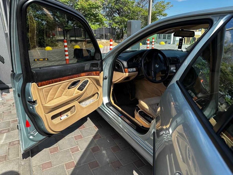 Продам BMW E 39 528i