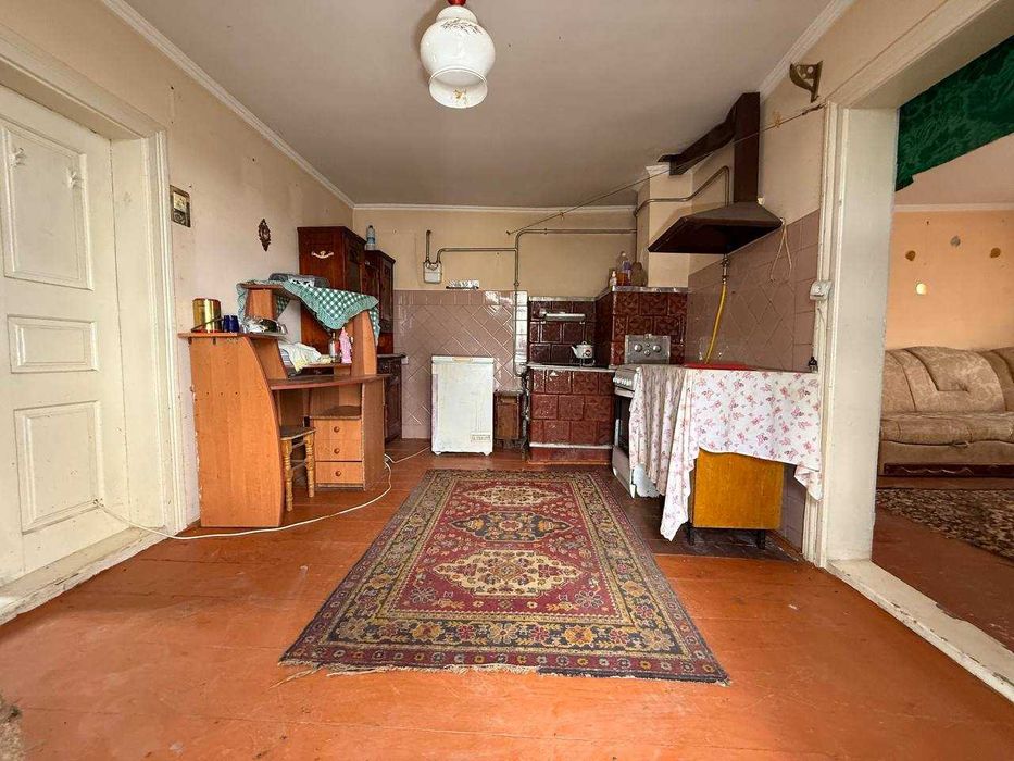 Продаж будинку з ділянкою