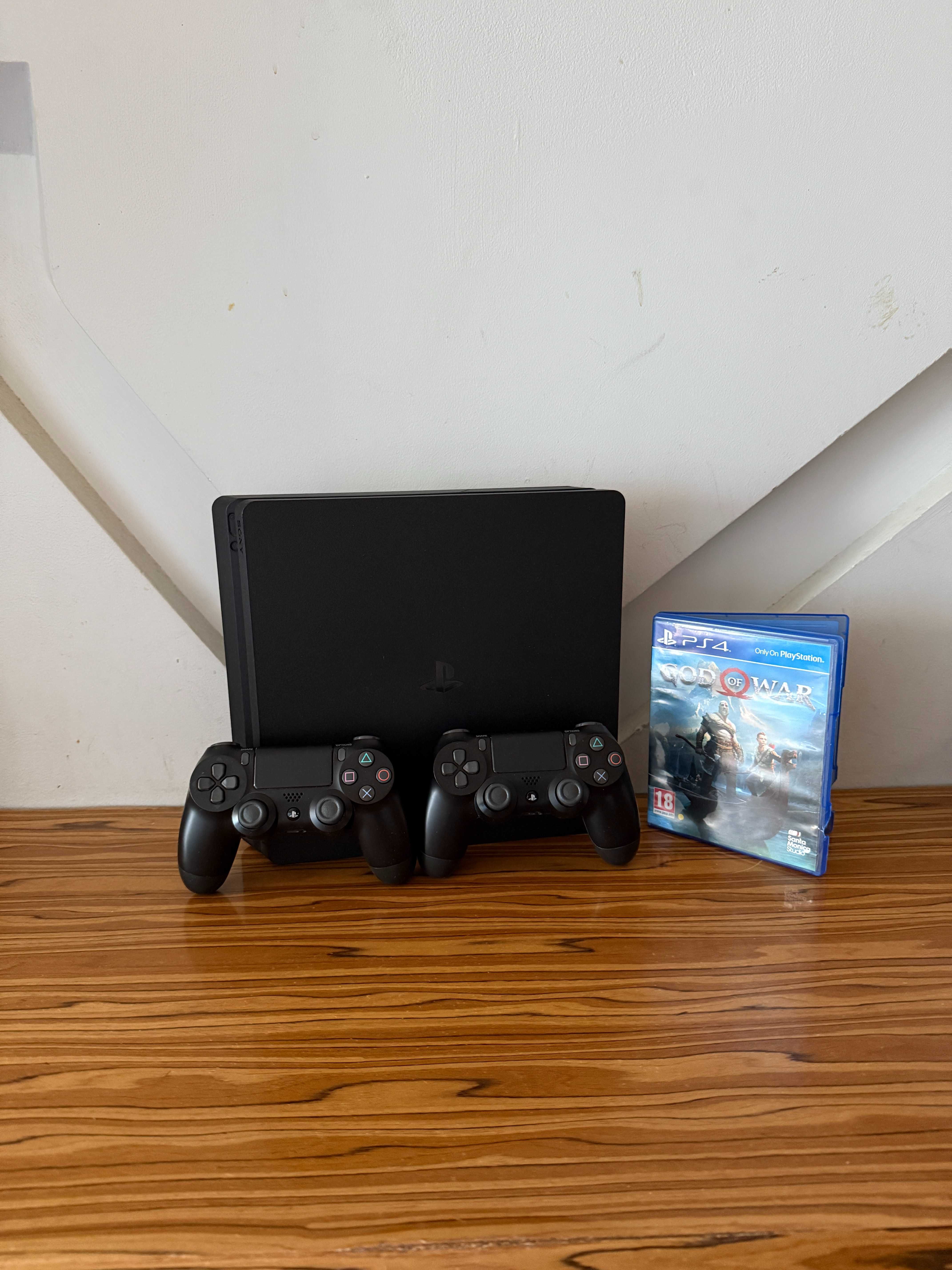 [PS4] Konsola SONY PlayStation 4 Slim 1TB + 2 Pady + Gra God of War