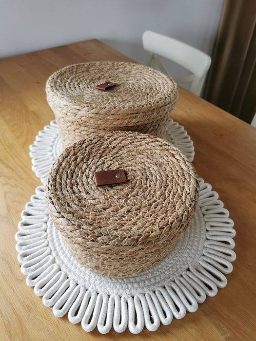 2 pojemniki w stylu boho z trawy