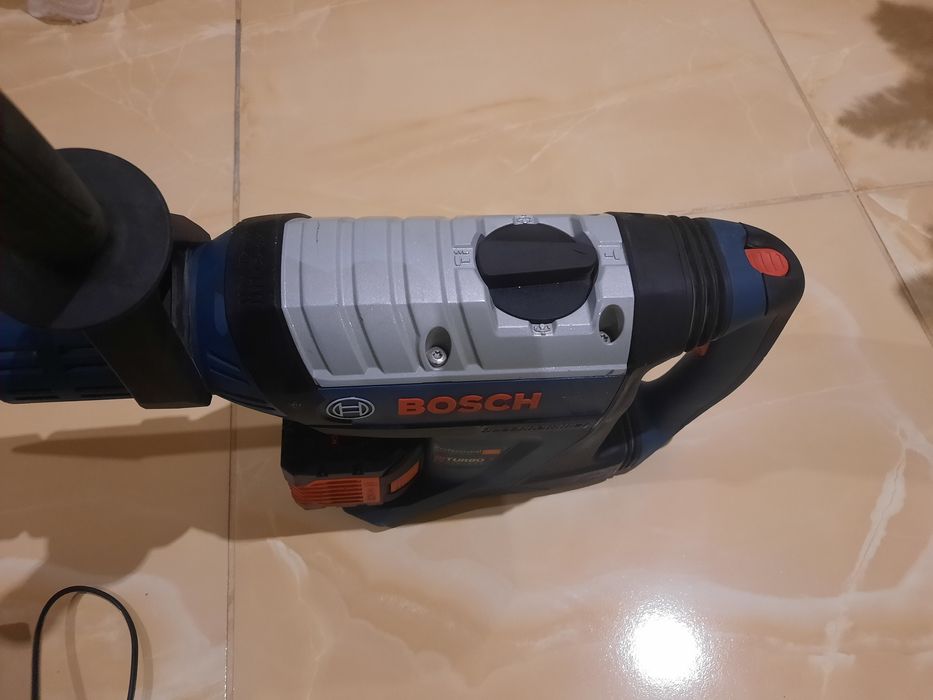 Перфоратор укумуляторний BOSCH BITURBO 18v-45