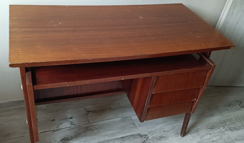 Biurko młodzieżowe z okresu PRL-u rok '78 mahoń polysk