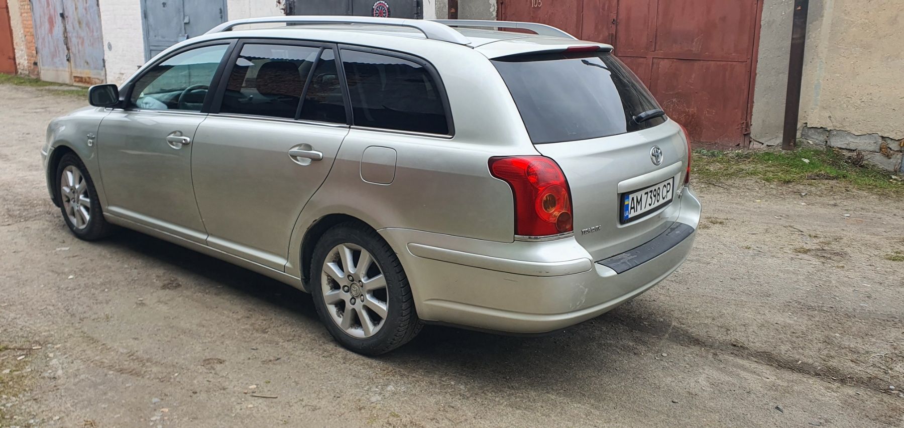 Toyota avensis 2006року