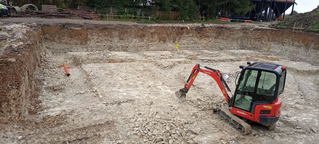roboty ziemne minikoparka koparko-ładowarka wywrotka 3.5 t  usługi