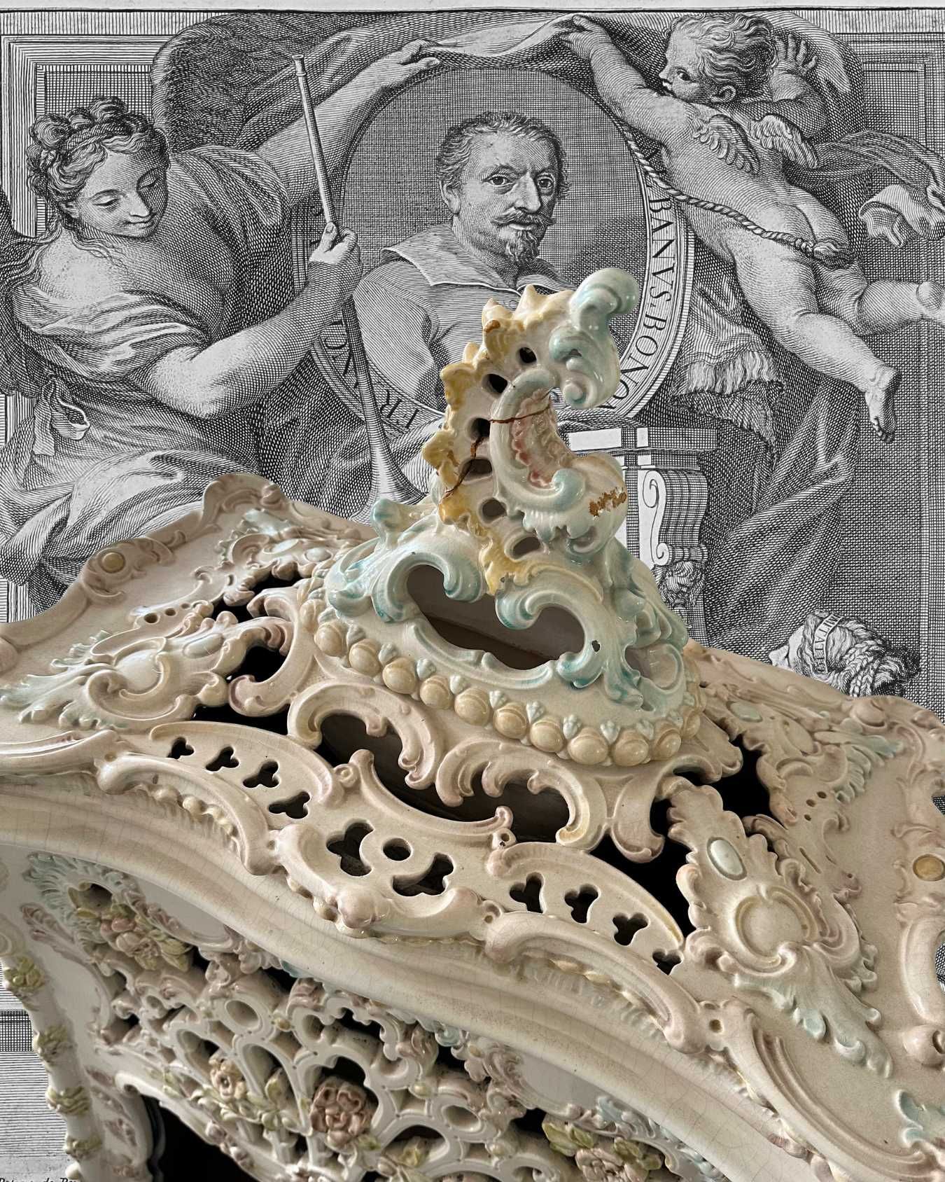 Majolika, kominek Mettlach - Villeroy & Boch z ok. 1890 roku