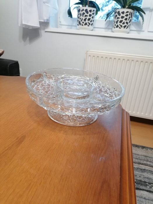 Szklaną patera z przegrodami  z czasów PRL