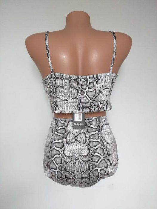 Чёрно-белый комплект бикини от nastygal! 12(40) змеиная кожа.