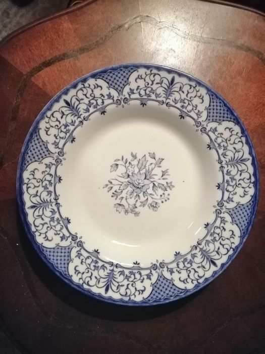 Pratos louça de Sacavém azuis/florais