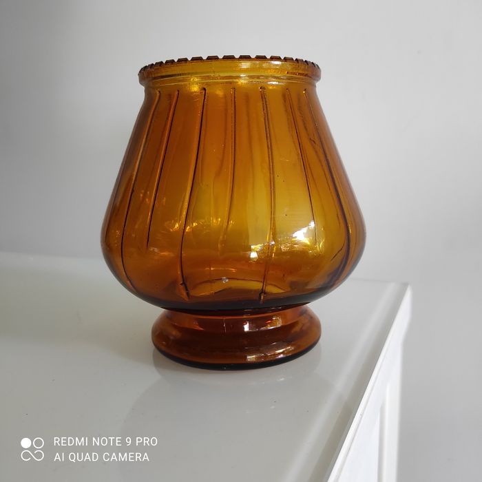 Wazon szklany wazonik miodowo-bursztynowy, szkło PRL