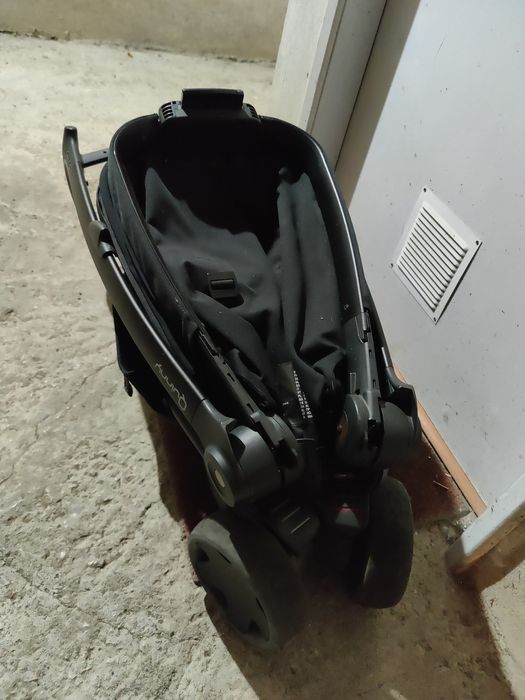 Carrinho Quinny muito compacto