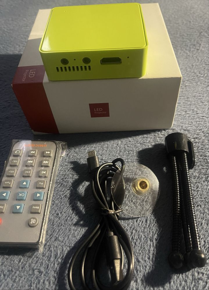 Продам Проектор unic uc 50