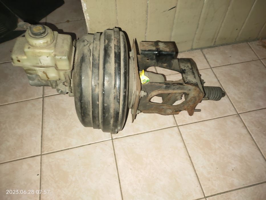 Вакуумний підсилювач гальм Волга