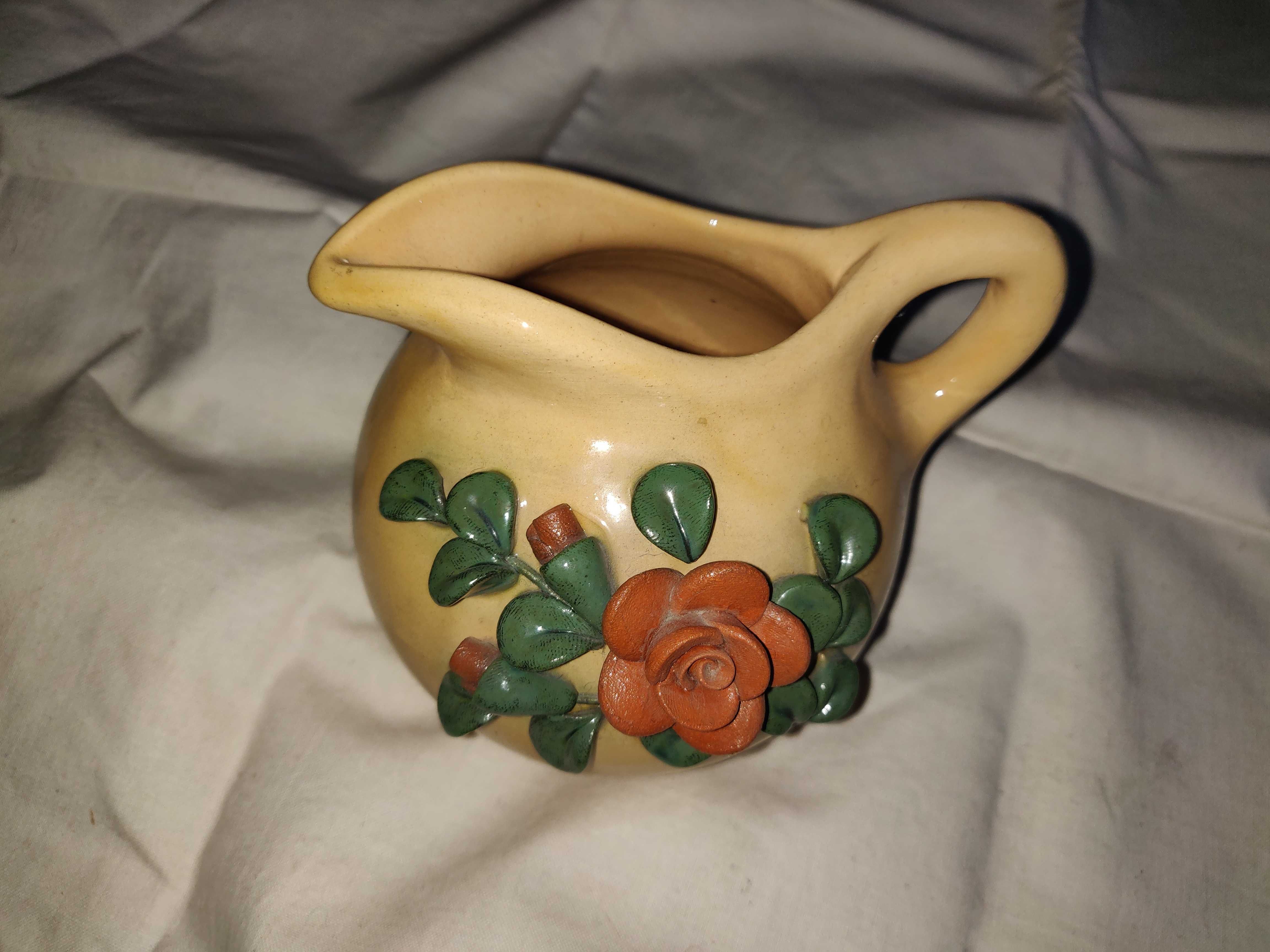 Zestaw ręcznie robionych glinianych naczyń Vintage