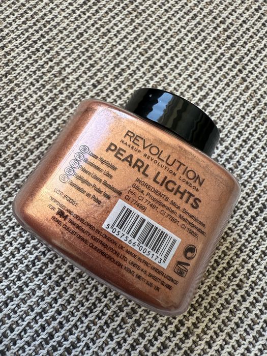 Makeup Revolution, Pearl Lights, sypki rozświetlacz puder highlighter