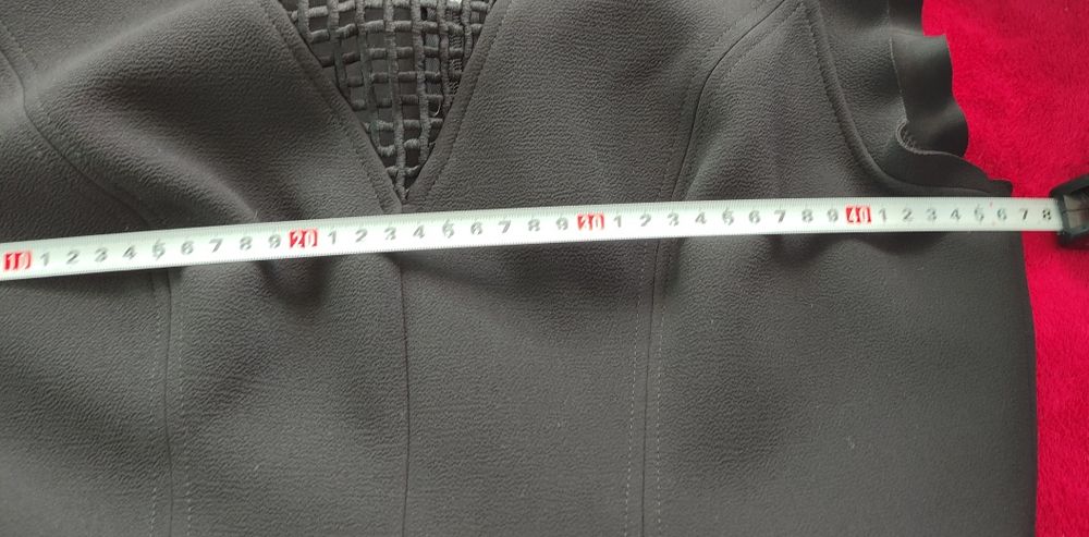 Elegancka czarna sukienka