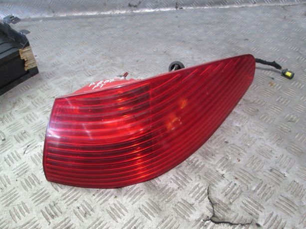 LAMPA PRAWA TYLNA TYŁ PEUGEOT 607