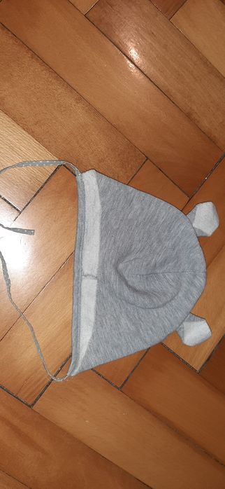 Czapeczki na ok 9-18 m-ce 9 sztuk