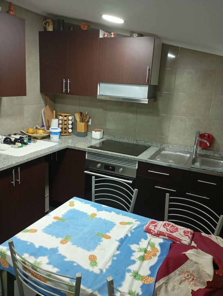 Aluguer quarto cama casal senhora ou menina