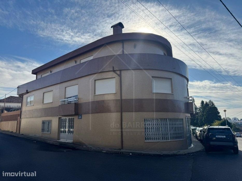 Apartamento T3 com 150m², Varanda e Excelente Exposição Solar - Oli...