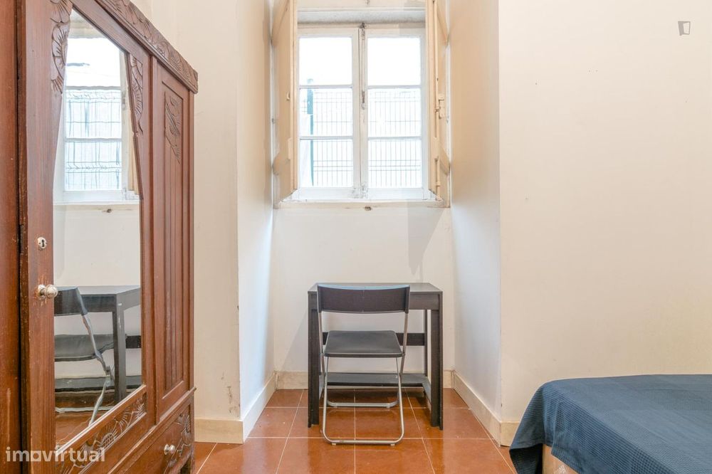 39929 - Quarto com cama de solteiro em...