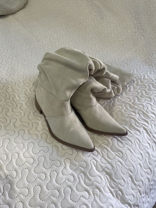 Замшеві чоботи