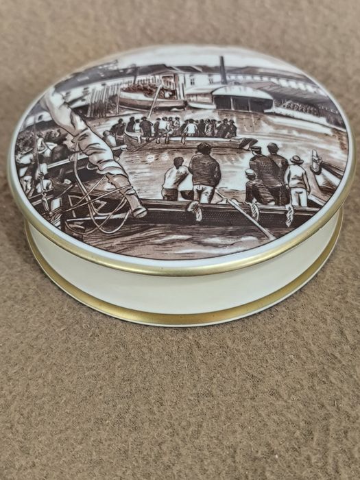 Caixa decorativa em porcelana da m/portuguesa SPAL