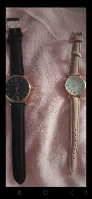 Zestaw dwóch zegarków kwarcowych