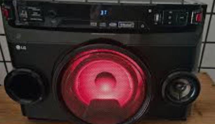 Coluna LG xboom om4560 potência 200 rws
